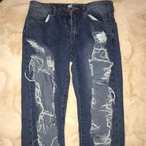Forever 21 very Distressed Biyfriend Jeans